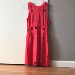 Dress: tag says 2 but fits best a size 0 model